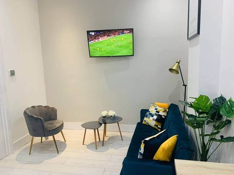 The lounge boasts a stunning and thoughtfully crafted design that seamlessly blends style and comfort. Every element, from the choice of furniture to the colour scheme, exudes a sophisticated ambiance that invites tranquility and serenity.