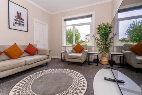 The lounge boasts a stunning and thoughtfully crafted design that seamlessly blends style and comfort. Every element, from the choice of furniture to the colour scheme, exudes a sophisticated ambience that invites tranquillity and serenity.