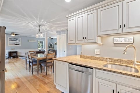 Modern, well equipped kitchen.