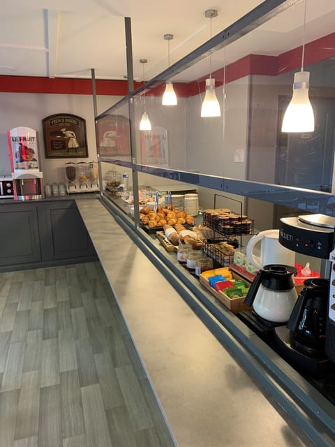 Buffet breakfast for a fee on weekdays