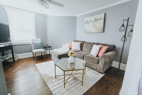 Furniture/decor may vary slightly from photos but will be of similar quality.