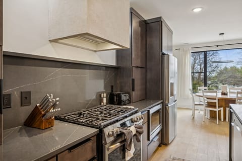 Kitchen: Sleek lines, warm tones, and high-end touches — the perfect kitchen for cooking, entertaining, and enjoying life together.