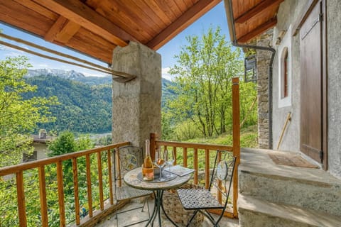 Honeymoon Apartment, Multiple Bedrooms (Luna apartment Baita Ayana) | Outdoor dining