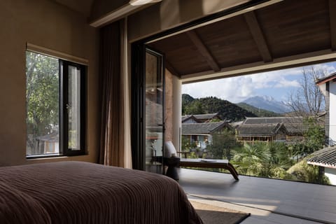 Senior Double Room, Mountain View | Minibar, desk, blackout drapes, soundproofing