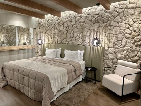 Suite Queen com Banheira de Hidromassagem | Premium bedding, minibar, desk, laptop workspace