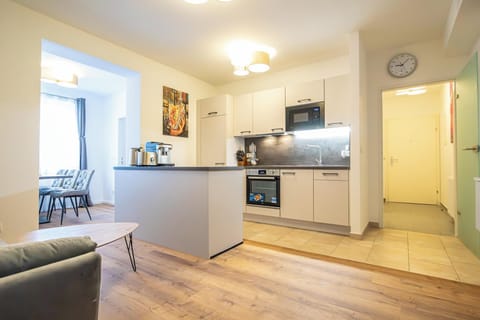 Basic Apartment | Private kitchen | Fridge, microwave, oven, stovetop