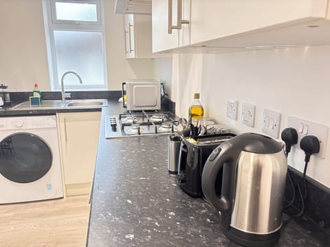 Apartment, 1 Bedroom | Private kitchen