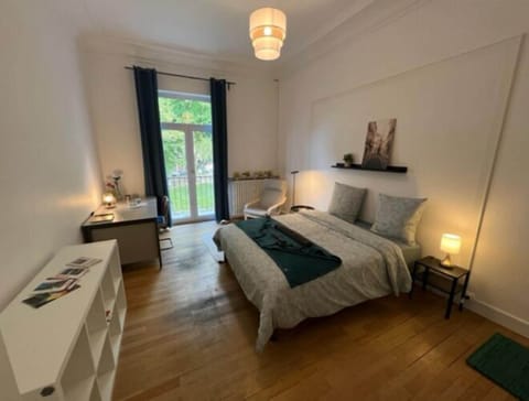 FOCH 207 | Desk, free WiFi, bed sheets