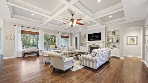 103 Mooring Buoy is a Delightful Home