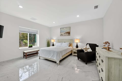 Duplex, 3 Bedrooms | 3 bedrooms, desk, laptop workspace, iron/ironing board