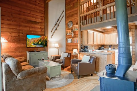 Condo, Multiple Beds, Fireplace, Mountain View (3 Br+: Stemwinder 3) | Living area