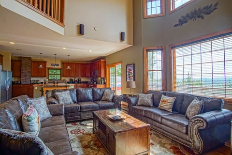 House, Multiple Beds, Hot Tub, Mountain View (8 Br: N. Westridge Rd. 11) | Living area