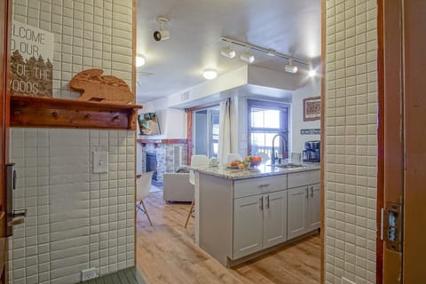 Condo, Multiple Beds, Hot Tub, Mountain View (1 Br: Rimfire 342) | Private kitchen