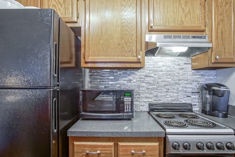 Condo, Multiple Beds, Hot Tub, Mountain View (1 Br: Snowcrest 210B) | Private kitchen