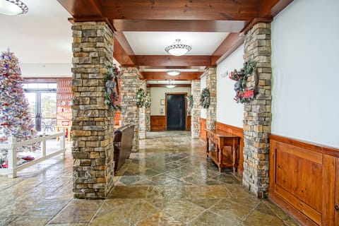Condo, 1 Queen Bed with Sofa bed, Hot Tub, Mountain View (1 Br: Rimfire 322) | Lobby