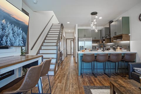 House, Multiple Beds, Pool Access, Mountain View (3 Br: Sanctuary 185) | Private kitchen