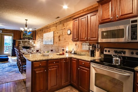 House, Multiple Beds, Pool Access, Mountain View (5 Br: Loggers Run 13) | Private kitchen