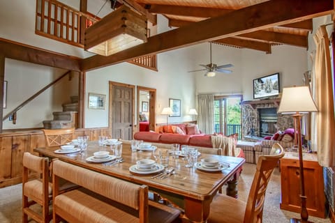 Condo, Multiple Beds, Pool Access, Mountain View (4 Br: Whistlepunk 13) | 4 bedrooms, individually decorated, individually furnished, bed sheets