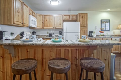 Condo, Multiple Beds, Balcony, Mountain View (3 Br: Summit 307 D) | Private kitchen