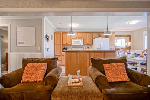 Condo, Multiple Beds, Patio, Mountain View (3 Br: Summit 107 B) | Living area