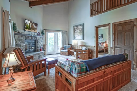 Condo, Multiple Beds, Pool Access, Mountain View (4 Br: Whistlepunk 12) | Living area