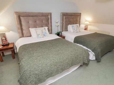 2 bedrooms, individually decorated, individually furnished, free WiFi