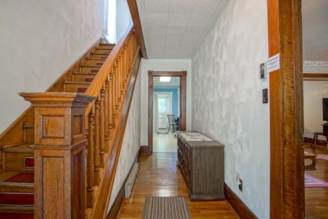 House, Multiple Beds, Patio, Mountain View (3 Br: The Shay Inn) | Interior