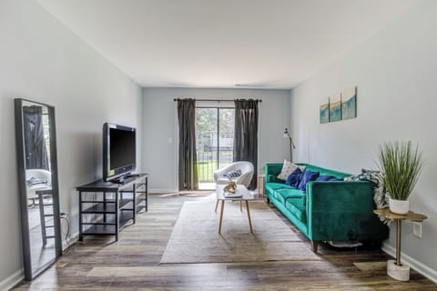 Furniture/decor may vary slightly from photos but will be of similar quality.
