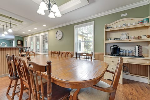 Dining Area | Dishware & Flatware