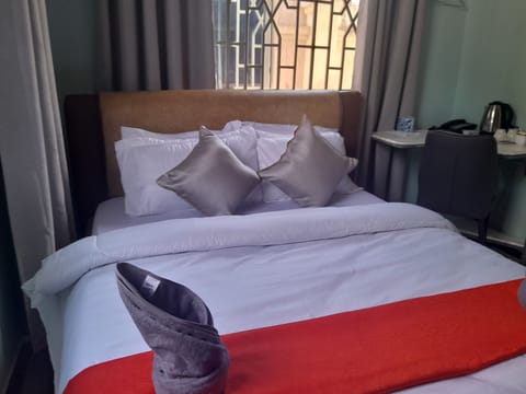Deluxe Double Room | Desk, laptop workspace, free WiFi
