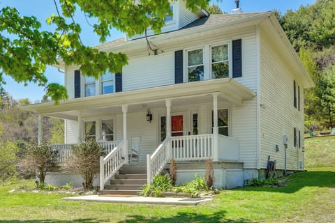 Montebello Vacation Rental | 3BR | 2BA | 1,700 Sq Ft | Steps to Enter
