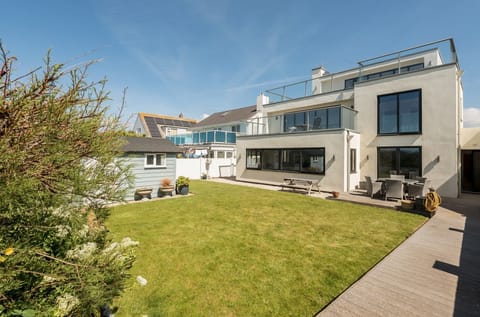 Fleetwood - Pet friendly holiday rental in East Wittering