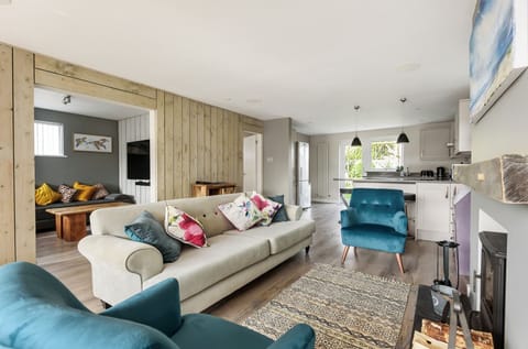 Spacious open plan living/dining room