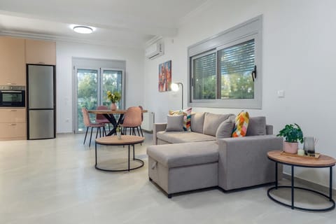 Quiet coastal comfort near the beach and Athens city center