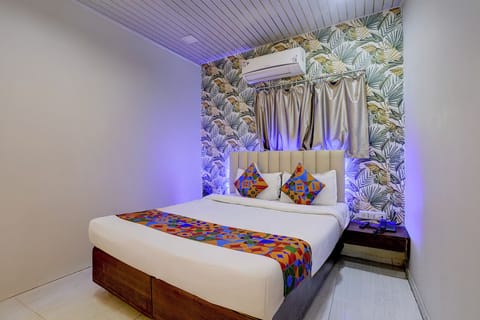 Egyptian cotton sheets, premium bedding, in-room safe, free WiFi