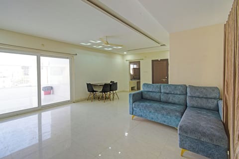Egyptian cotton sheets, premium bedding, in-room safe, WiFi (free)