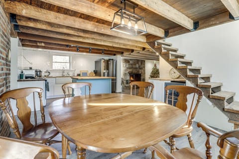 Dining Area | Dishware/Flatware Provided | Main Floor