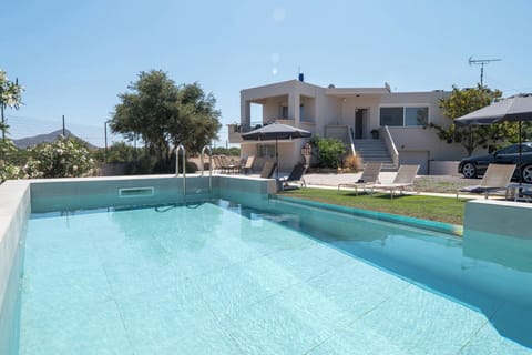 Building Exterior, Outdoor, Pool