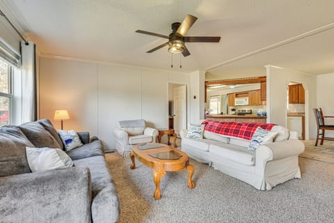 Living Room | Free WiFi | Smart TV