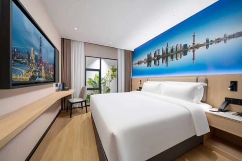 Basic Single Room | Blackout drapes, soundproofing, iron/ironing board (on request)