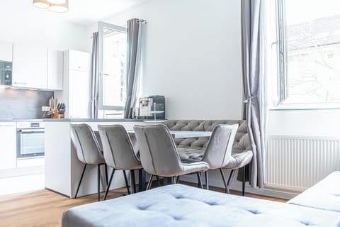 Basic Apartment | Dining room