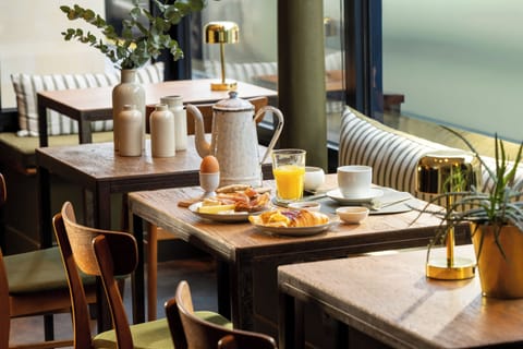 Daily buffet breakfast for a fee