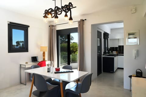 House, Garden View | Living area | 55-inch Smart TV with satellite channels