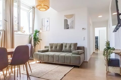 Basic Apartment | Living room
