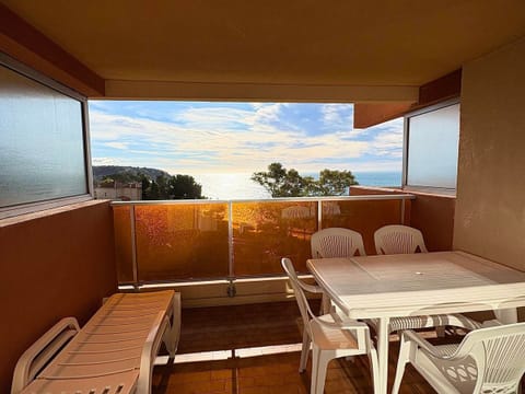 Apartment for 6, sea view, Wi-Fi included Apartment in Roquebrune-Cap-Martin