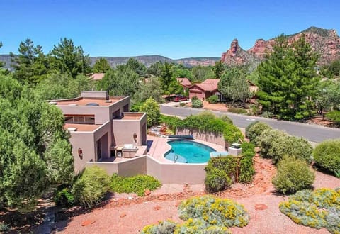 Come and indulge in the lap of luxury at Broken Lance Way in Sedona Village of Oak Creek