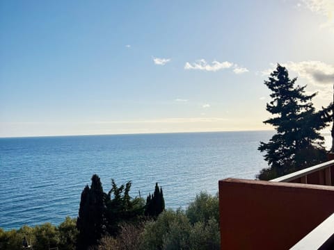 Apartment for 8 people with sea view and Wi-Fi in Roquebrune-Cap-Martin Apartment in Roquebrune-Cap-Martin
