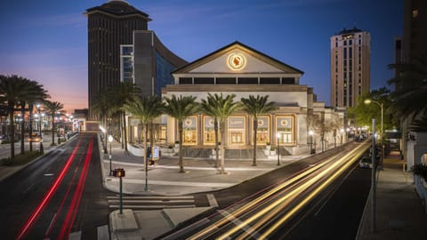 Caesars New Orleans – Approx. 0.4 miles (~10 min walk)