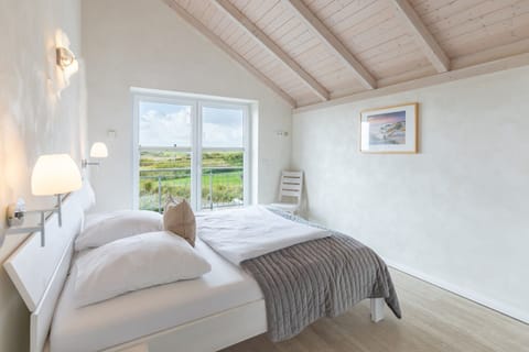 House | 3 bedrooms, individually furnished, iron/ironing board