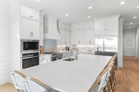 Gourmet kitchen that is fully equipped for all of your cooking needs